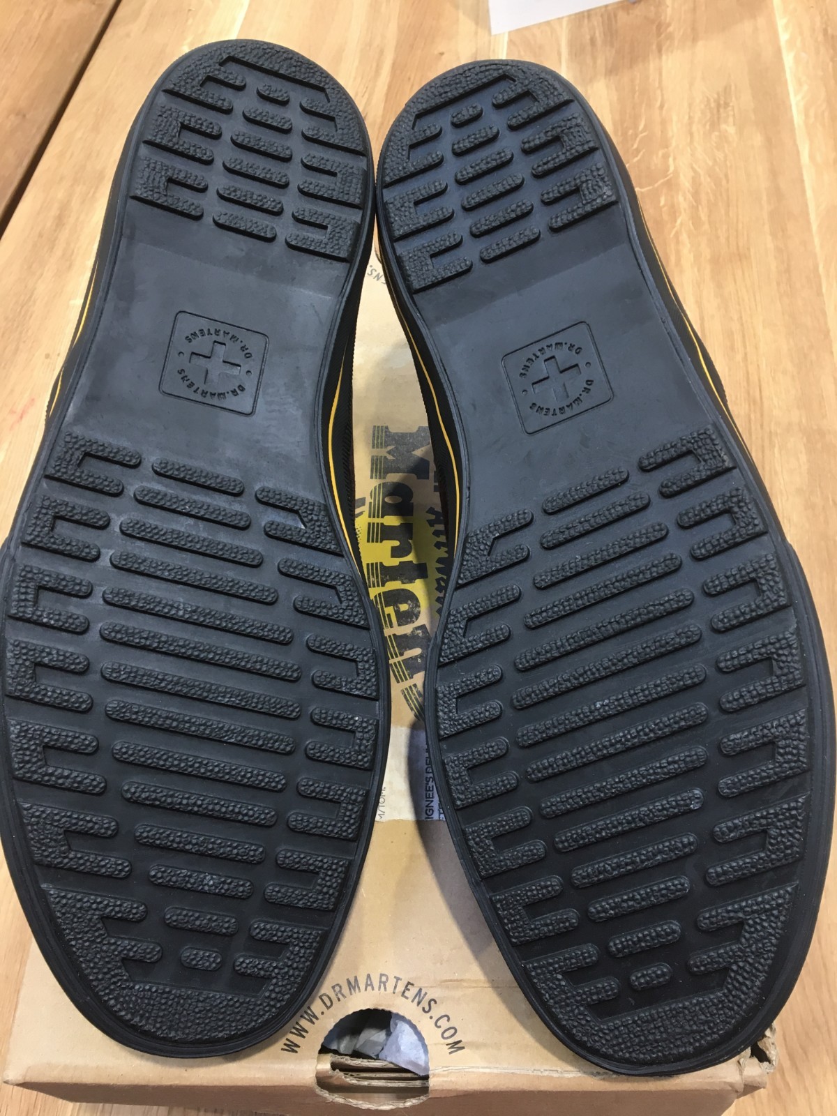 Paires de chaussure Dr. Martens 43 air wair pressler dark marrón Talla 43 Martens AW501 e8c6ab Paires de chaussure Dr. Martens 43 air wair pressler dark marrón Talla 43 Martens AW501 e8c6ab