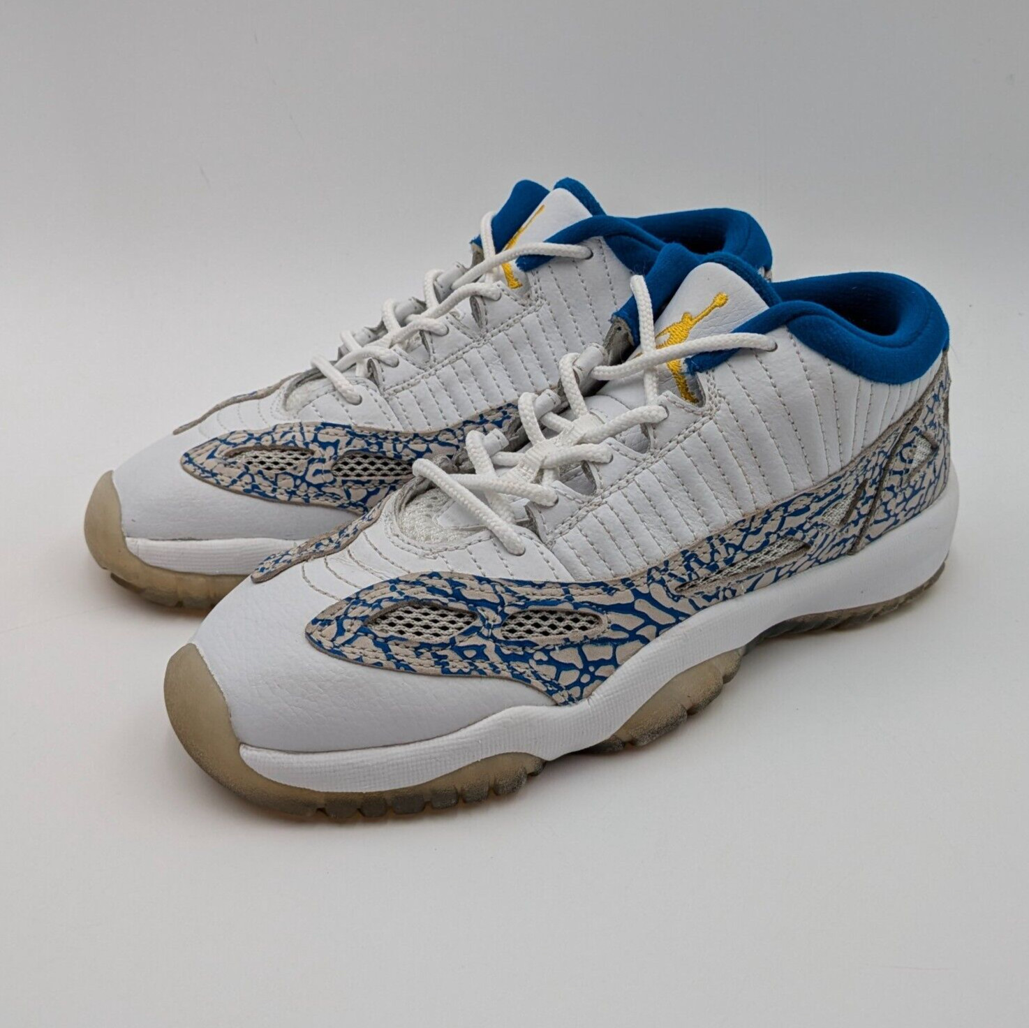 Air Jordan 11 Boy's Size 5.5Y Retro Low IE White Argon Blue 306006-172