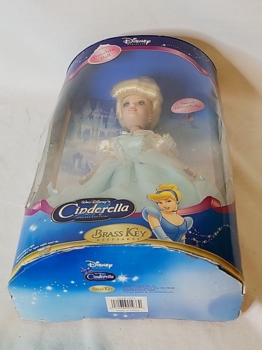 Llave de latón Disney Princesa Cenicienta 16" porcelana 2005 muñeca recuerdo especial - Imagen 9 de 11