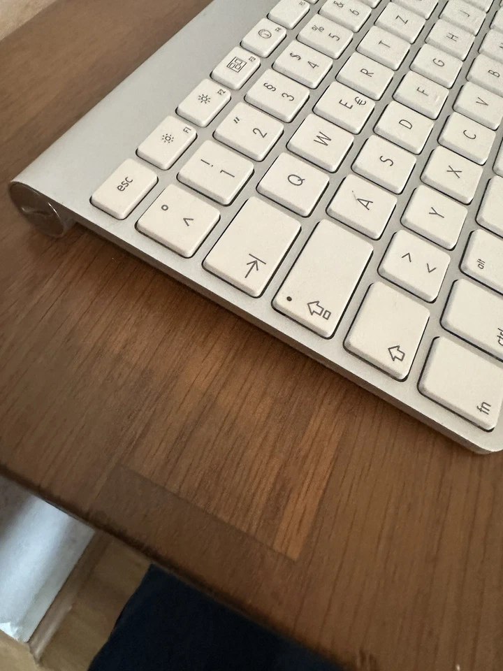 Apple Magic Keyboard A1314 | QWERTZ | Bluetooth | Weiß | Wireless | Gut - Bild 2 von 4