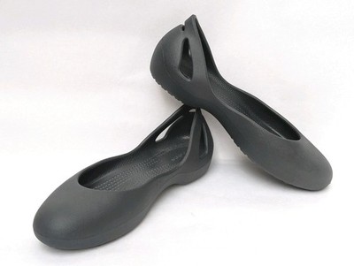 Crocs Kadee Gr. UK 8/US 10 schwarze flache Ballerinas neu ohne Etikett 021
