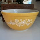Pyrex 401 Butterfly Gold Yellow/White Glass Mixing Bowl 8 in Round