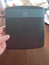 Cisco Linksys EA2700 300 Mbps 4-Port Gigabit Wireless N Router N600 With Adapter