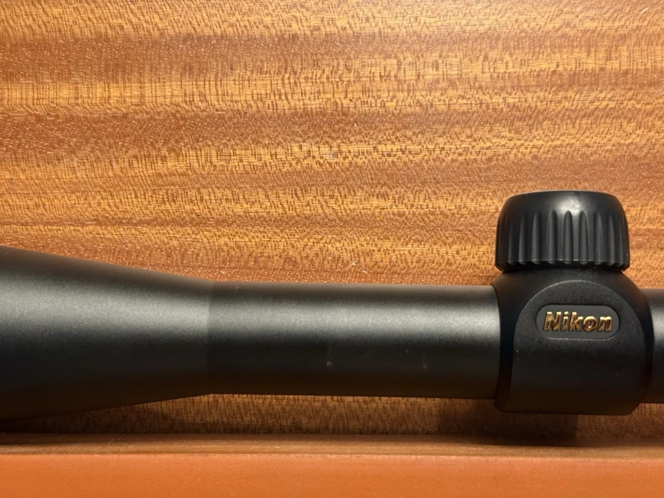 Mira para rifle Nikon ProStaff 4-12x40 BDC usada Foto 3 de 4