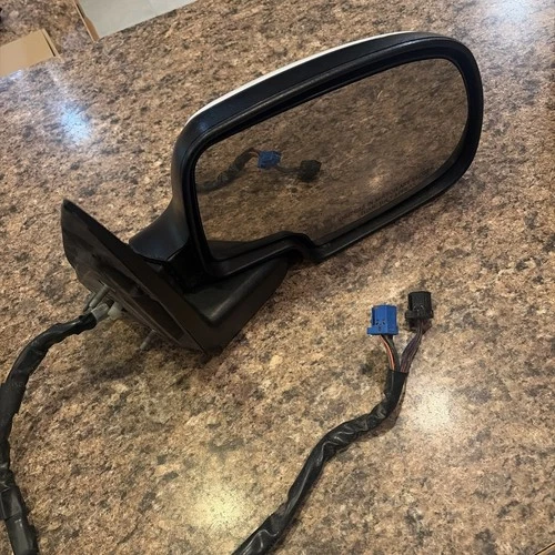 2003-2006 Escalade Tahoe Yukon Suburban RH Passenger Side Door Mirror W/ Signal