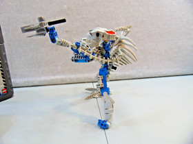 Lego Bionicles 8905 Piraka Thok with Booklet and Canister, 2006 - Incomplete