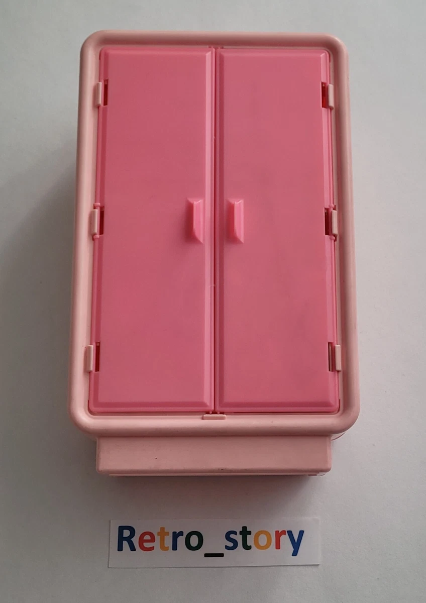 Mattel - Lot de 2 armoires de rêve Barbie GBK11 avec cintres + poupée Mattel - Lot de 2 armoires de rêve Barbie GBK11 avec cintres + poupée