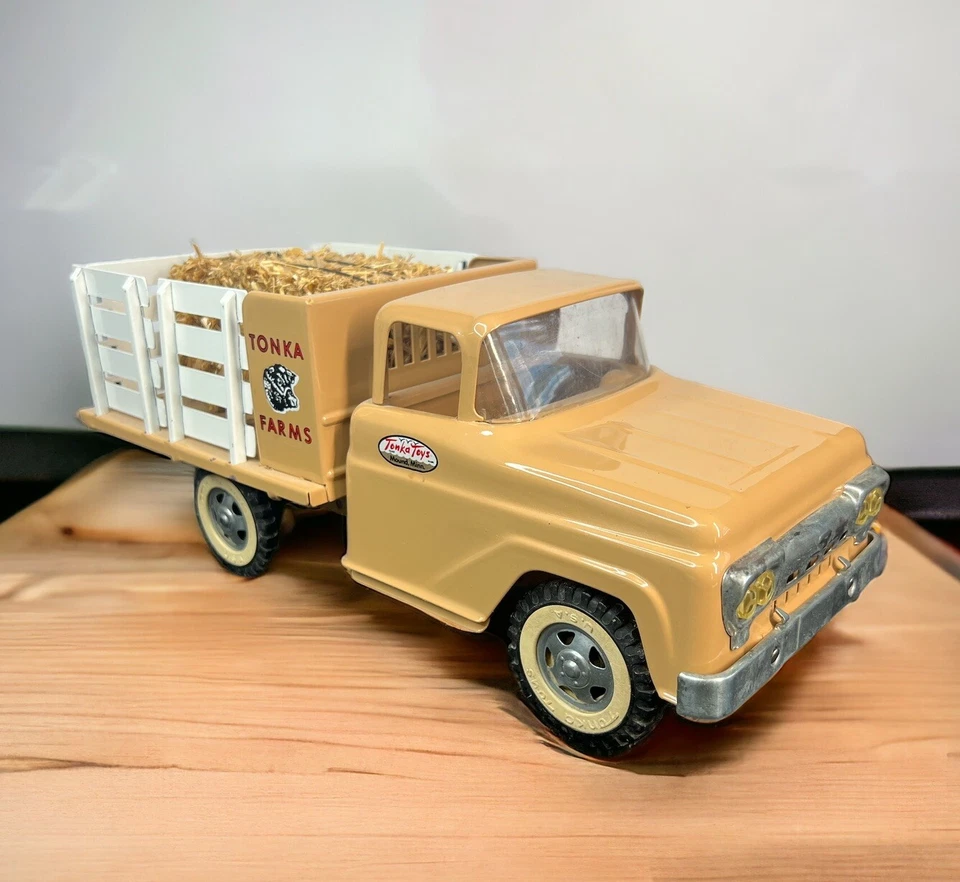 Camión de estacas Tonka Farms de colección, 1961 acero prensado, bronceado/beige como nuevo Foto 2 de 4