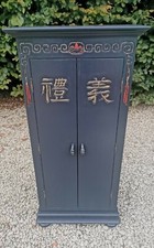 LIGHTLY DISTRESSED DECORATIVE SOLID WOOD ANTIQUE STYLE CHINESE CUPBOARD IN BLACK