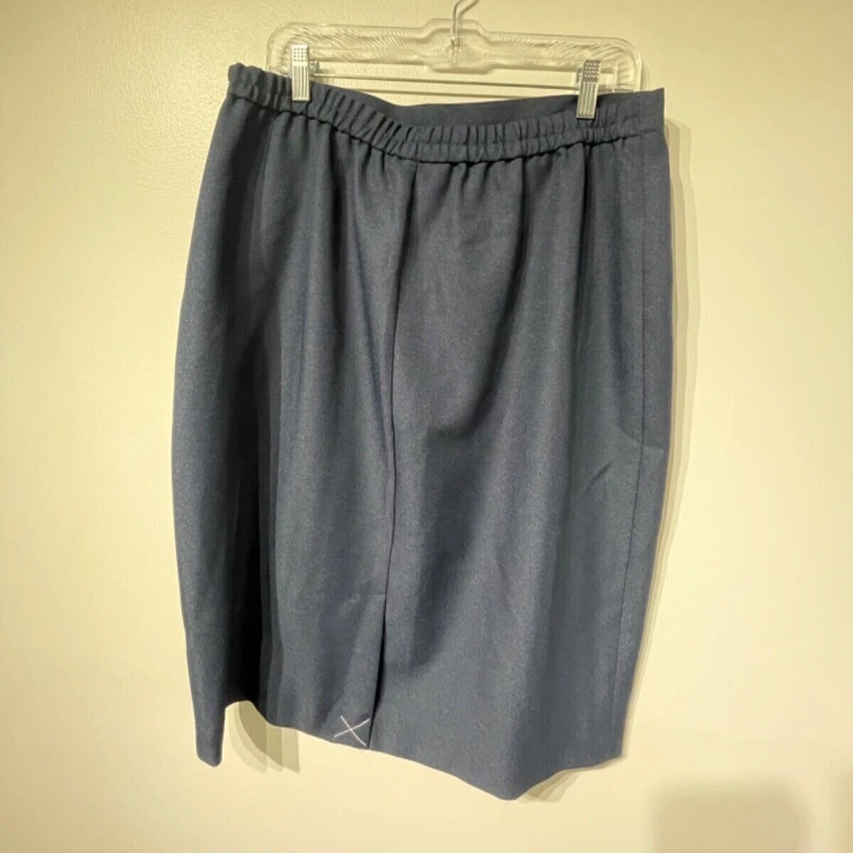 Haberdashery Brand Women's Navy Blue Skirt over the knee Hem 27" Long - Image 2 of 4