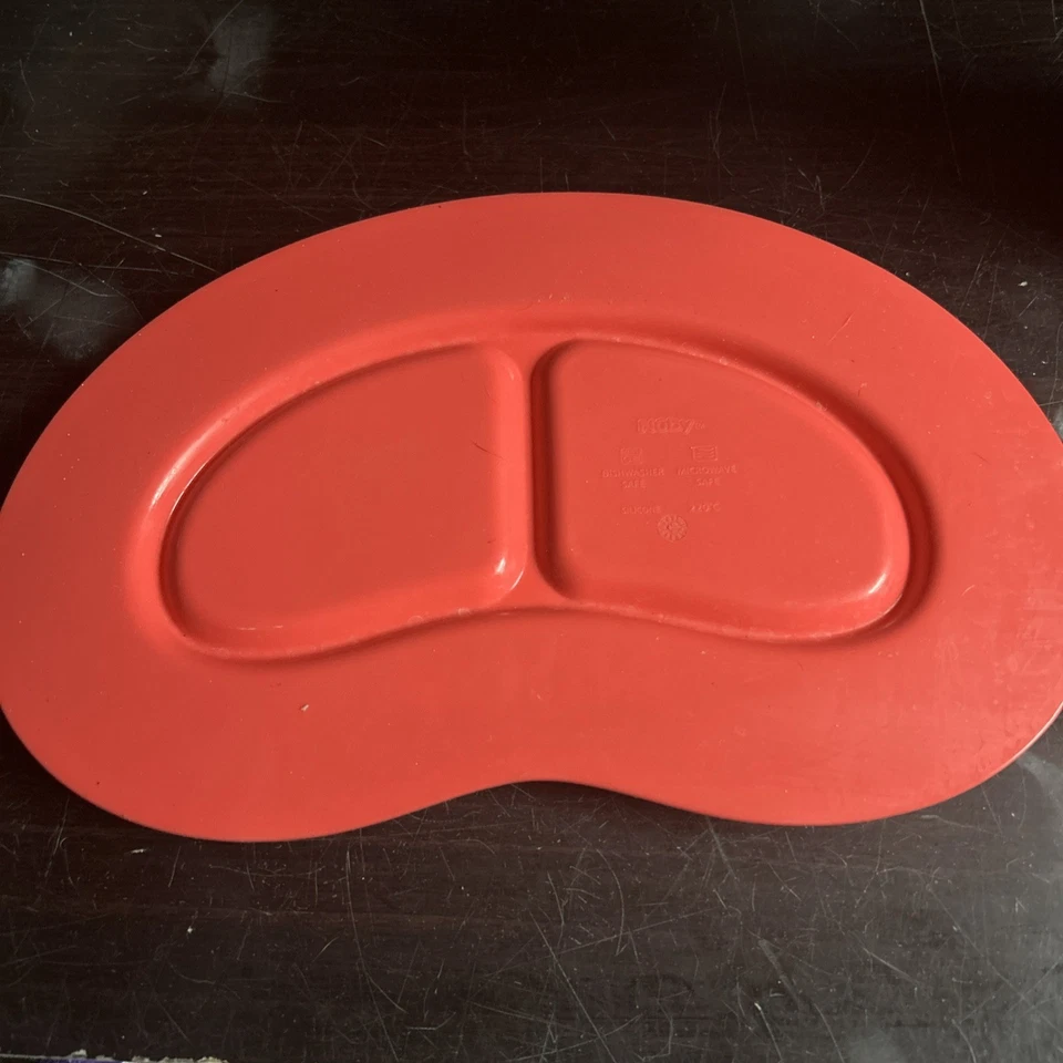 Placa de succión de silicona Nuby de dos secciones para niños pequeños roja unisex Foto 2 de 2