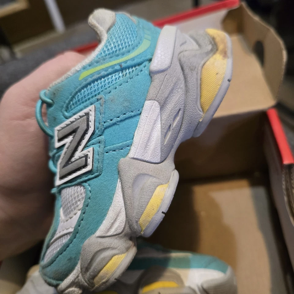 Infant New Balance 9060 DTLR Exclusivo Cian Burst Talla 5C SIN CAJA Foto 4 de 4