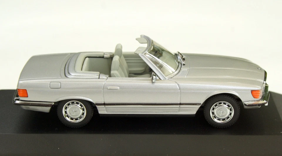 Mercedes 350 SL R107 año 1971-1989, plateado metálico, modelo Minichamps en M.1: Foto 4 de 4
