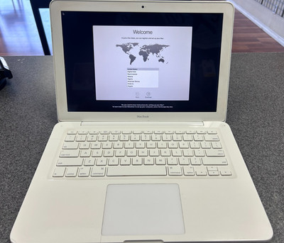 Apple MacBook Unibody 13.3'' - 2.4GHz Intel C2D| 4GB RAM| 250GB HD| High Sierra