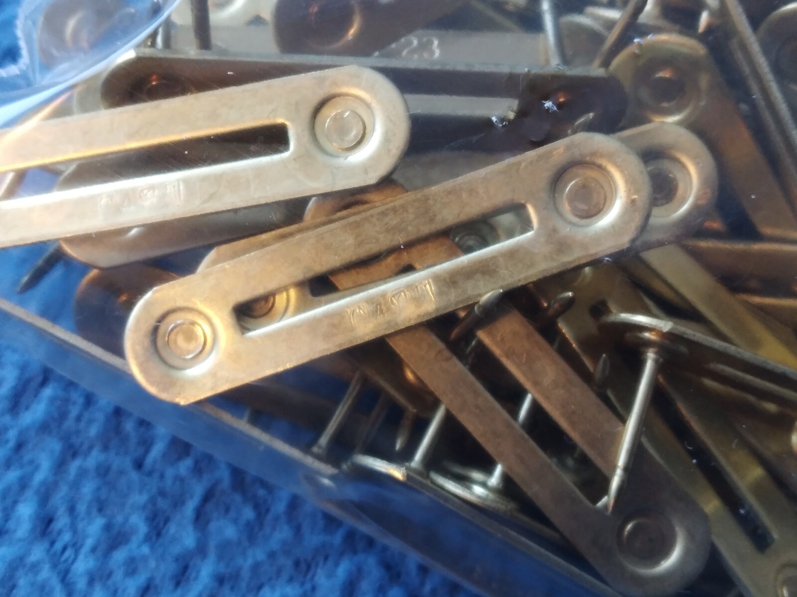 LOT OF 100 - U.S. RIBBON MOUNTING BAR: BASE BAR - BRASS, WITH CLUTCH ...