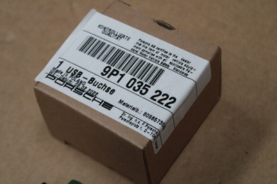 Porsche VW Buchse Multimedia Adapter USB Schnittstelle 9P1035222  