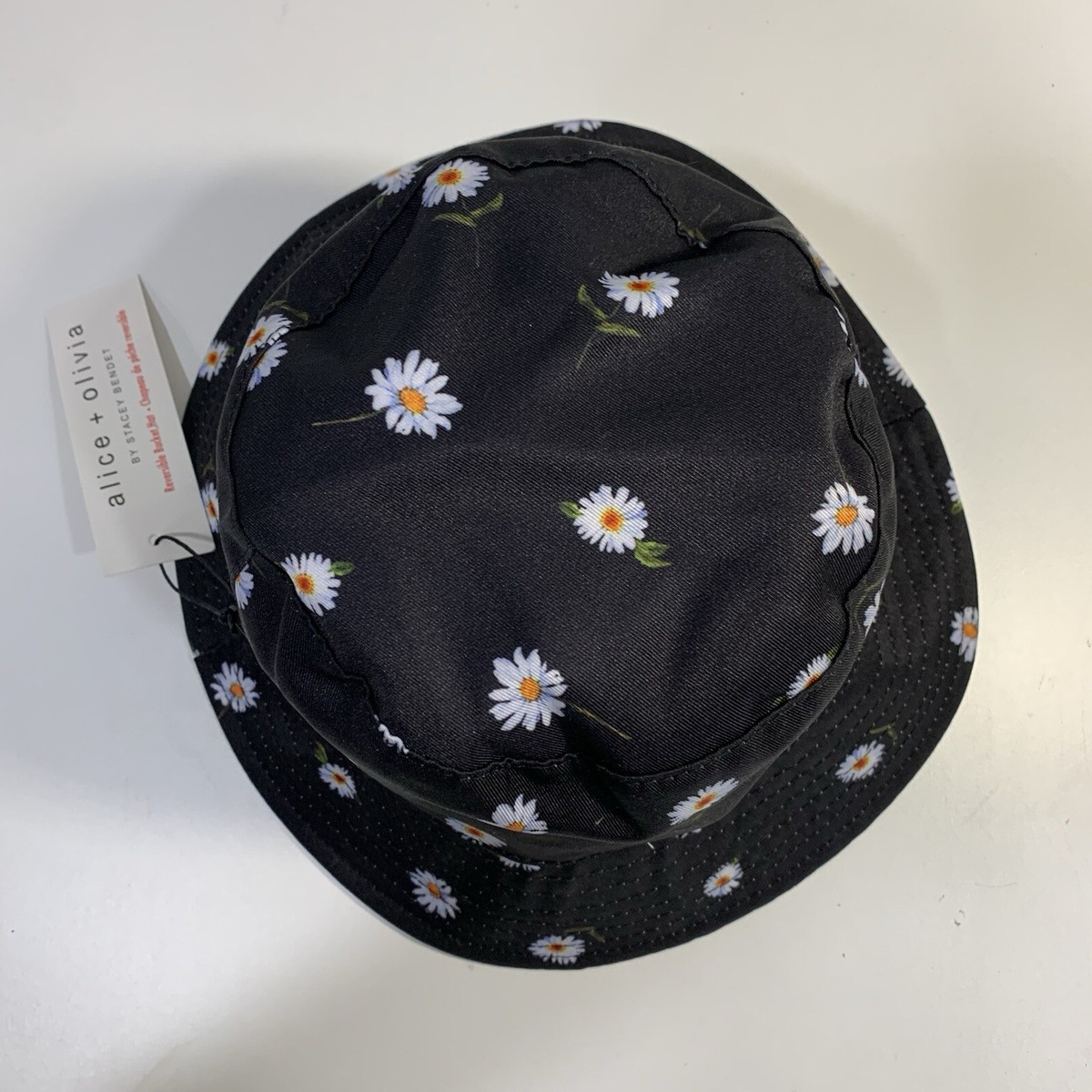 Alice + Olivia Bucket Hat Women OS Black White New Reversible Daisy Floral Print Alice + Olivia Black Daisy Print/ White Reversible... | Depop main image 4