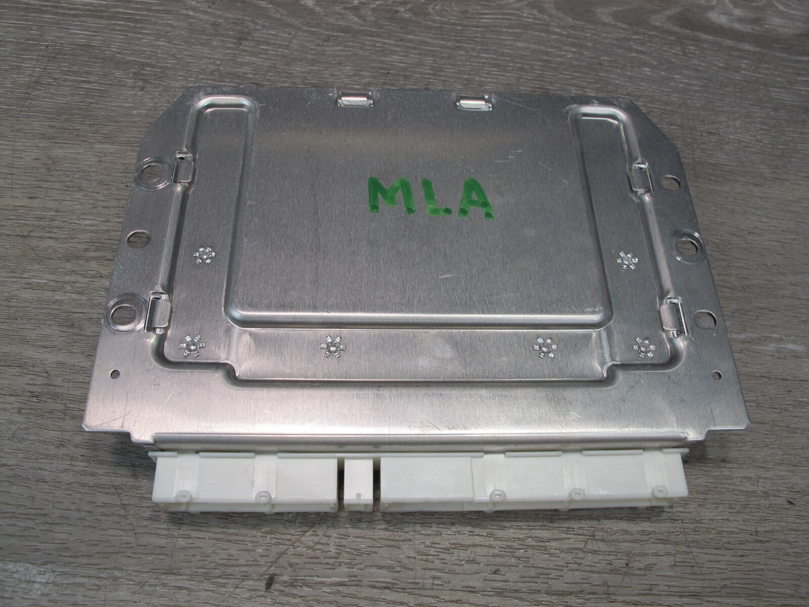 2017-2020 MASERATI LEVANTE M161 ACTIVE AIR SUSPENSION CONTROL MODULE 670101215