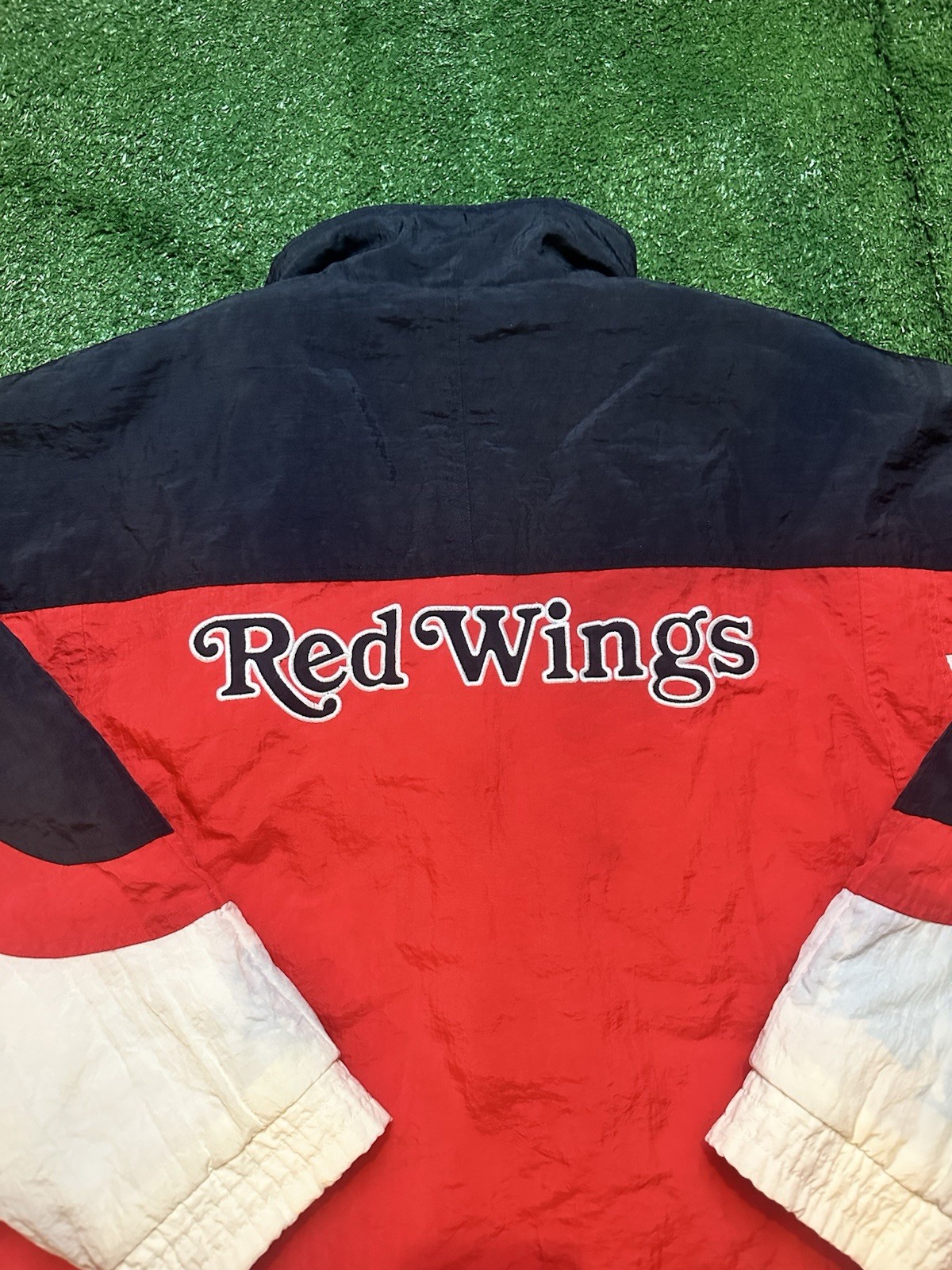 Vintage 90s Apex One NHL Detroit Red Wings Puffer Jacket