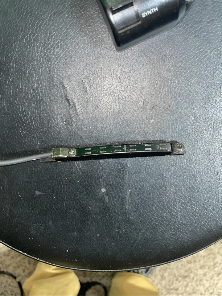 Controlador de sintetizador de guitarra Roland GK-2A pastilla dividida sin probar Foto 2 de 3