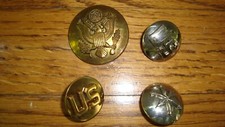 Lot de 4 pin's militaires anciennes