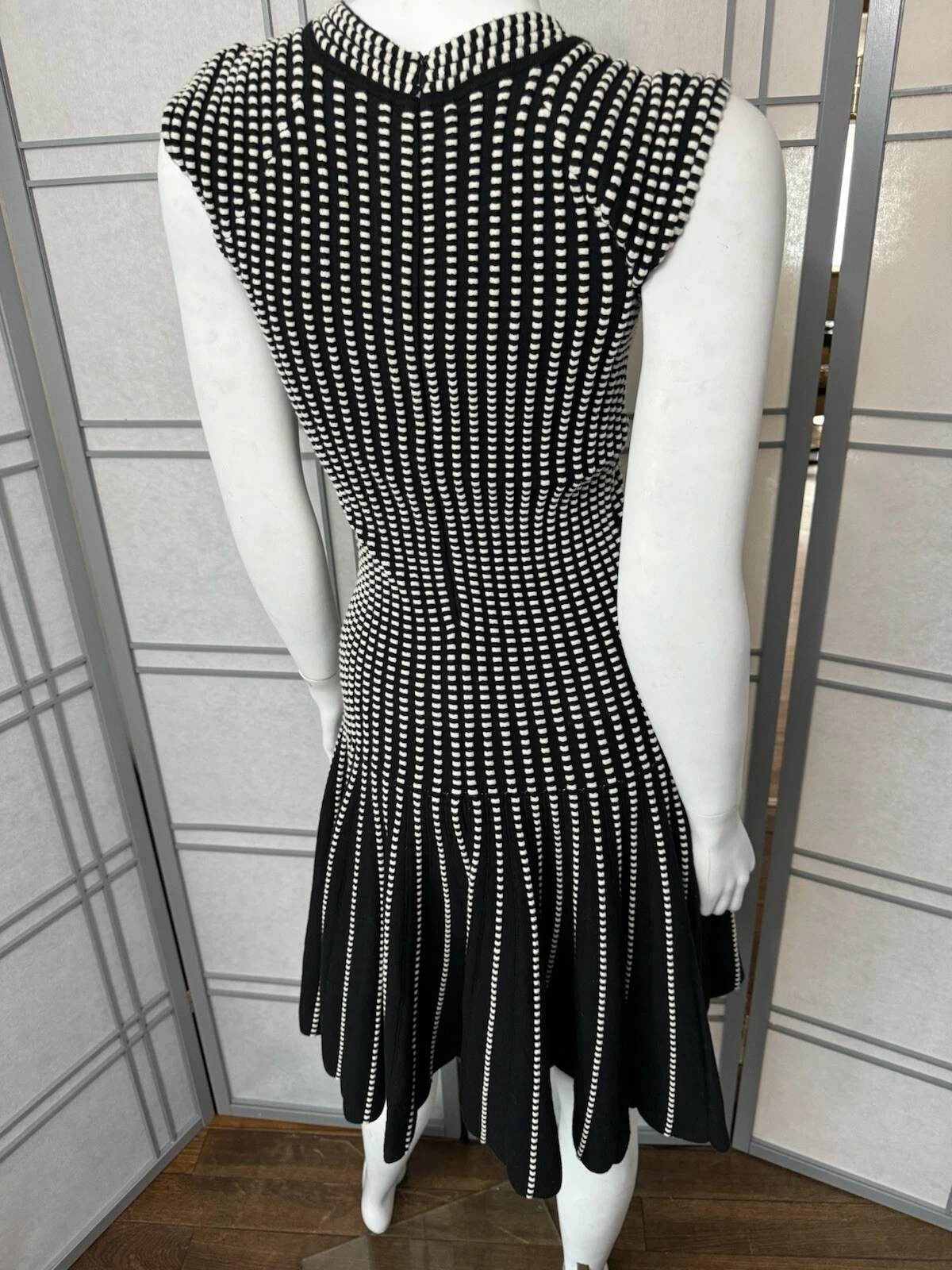 UNDERCOVER Abito Victoria Secret bianco e nero vestito maglione smanicato dimagrante piccolo