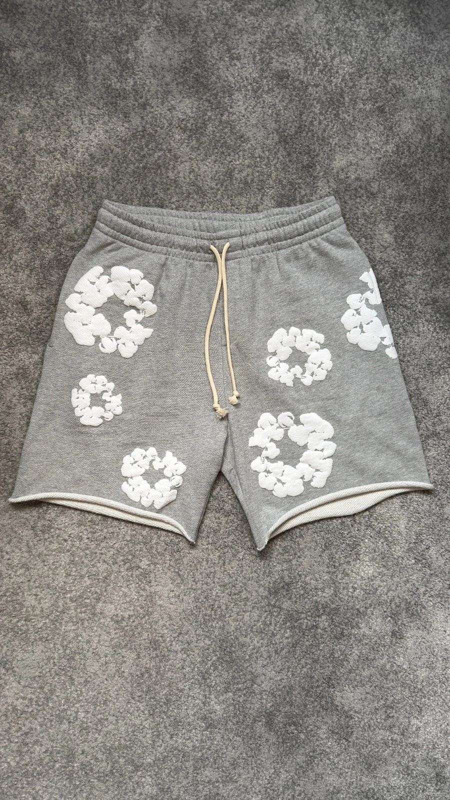 Denim Tears Mono Wreath Sweat Shorts - Size Large, Medium, Small - Gray - NEW
Opens in a new window