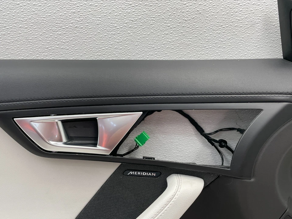 Panel de cubierta de puerta interior del conductor delantero izquierdo Jaguar F-Type 15 1611 OEM Foto 4 de 4