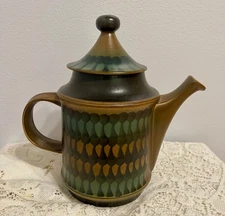 RARE! VINTAGE DISCONTINUED GOEBEL STONEWARE WALLIS PATTERN TEAPOT WITH LID