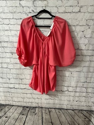 LOVELY J WOMENS TOP SIZE SMALL. NWT