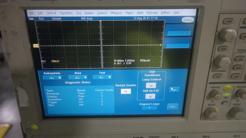 Osciloscopio digital de fósforo Tektronix TDS5104B 4 CANALES 1 GHz 5 GS/s - Códigos de error Foto 2 de 4