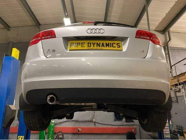 DINÁMICA DE TUBERÍAS AUDI A3 8P 1.6i (102 BHP) Caja trasera Eliminar RENDIMIENTO ESCAPE AZUL Foto 3 de 3