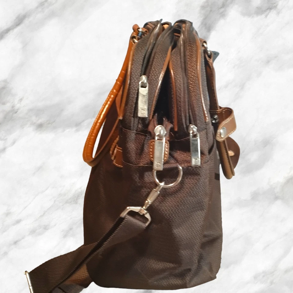 CARTERA GRANDE CHAPS 17" ANCHO X 13" PROFUNDO X 7" ANCHO 3 COMPARTIMENTOS Foto 3 de 4