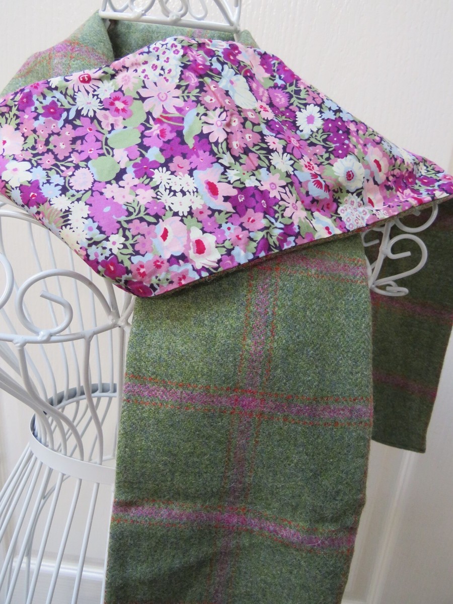 Ladycrow Ladies Wool Liberty Print Reversible Scarf Green Pink