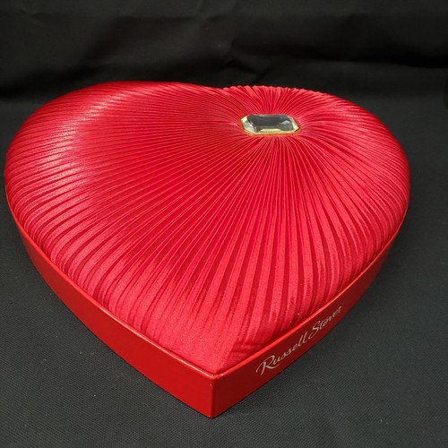 Caja en forma de corazón de San Valentín en satén rojo con y una joya Lg un regalo romántico - Imagen 4 de 13