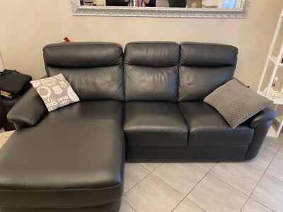 divano Chateau D’ax In Pelle tre posti con chaise longue