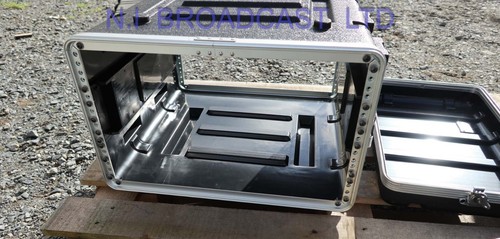 Trojan 6RU storage case with removeable lids (49cm deep) - Picture 4 of 9