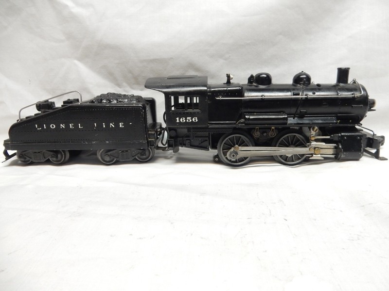 POSTWAR LIONEL 1656 0-4-0 DIE CAST STEAM SWITCHER WITH 2403B BELL RINGING TENDER