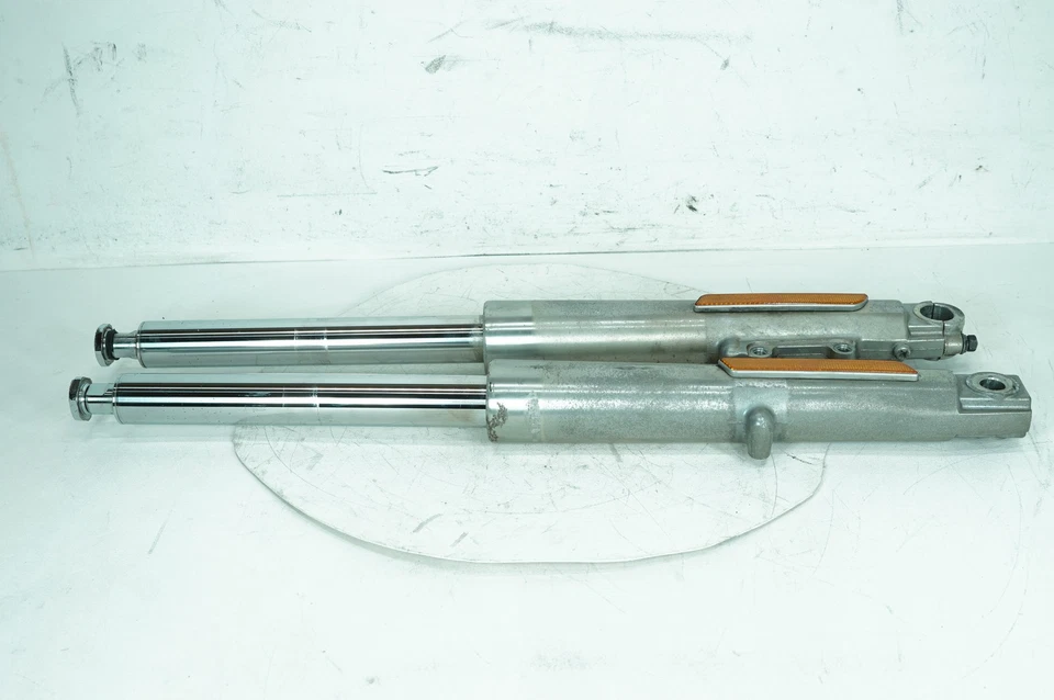 2011 Harley Touring Electra Glide Ultra OEM dianteiro esquerdo e direito garfo pernas deslizantes - Imagem 2 de 4