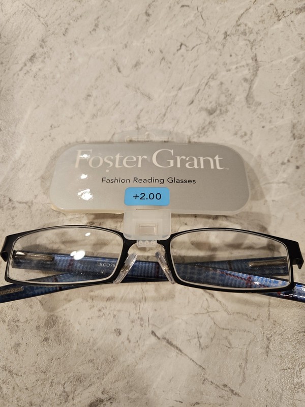 Foster Grant Fashion Reading Glasses 1 Pair +2.00 UPC code 070135452944