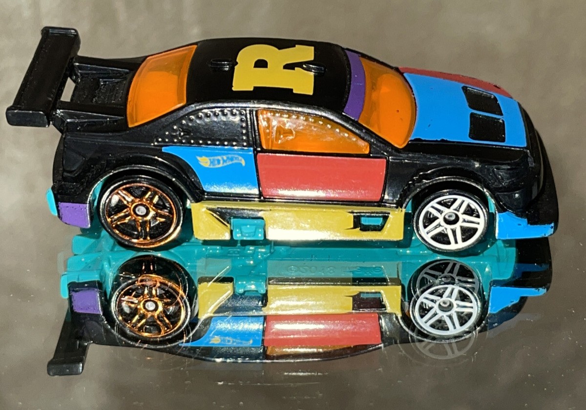 2013 Hot Wheels Model BFB98 Multicolored Sports Car Malaysia VGUC