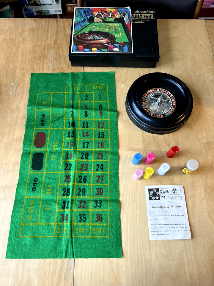 Vintage ROULETTE Wheel and Felt Field Set Pacific Game Pleasantime