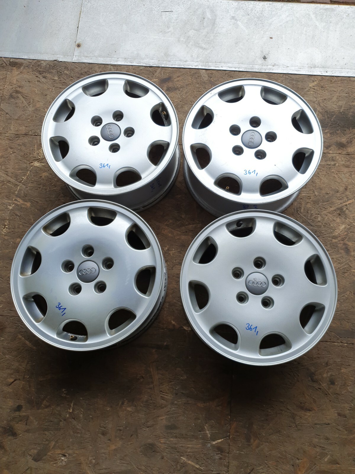 Bild 1 - 4 x Original Audi Alufelgen 6Jx15H2 ET45 Audi 100 Audi A4 Audi A6 8D0601025F