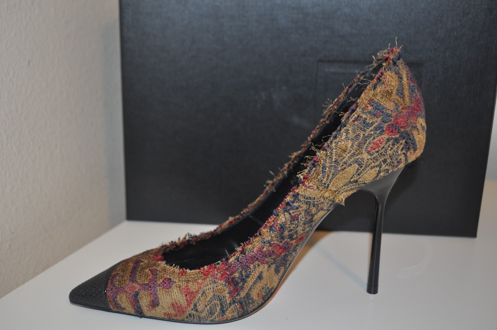 YSL SAINT LAURENT PARIS arazzo a punta punta punta scarpa pompa zafferano nero 38 5