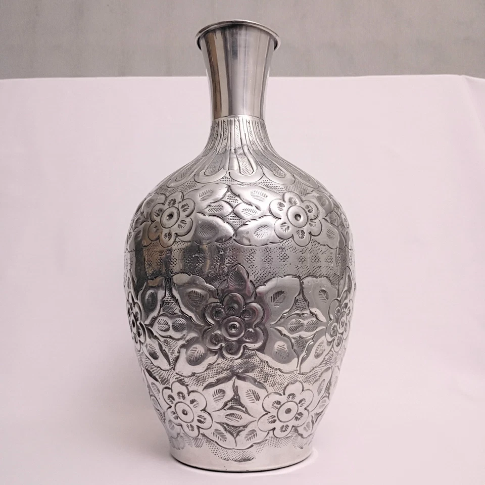 Jarrón artesanal de metal plateado diseño floral indio 15" florero martillado de colección Foto 3 de 4
