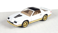 Auto World loose 1982 Camaro Z28 white gold