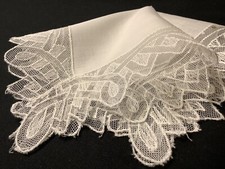  7997  ELEGANT Vintage CUTTER 40s Art DECO Wide Netted Lace Wedding Handkerchief