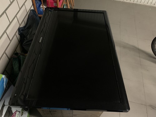 Philipps Flachbild TV Standfuss leider abgebrochen