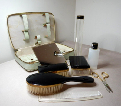VINTAGE GERMAN EARLY PLASTIC TRAVELLING BRUSH VANITY SET IN VINYL CASE