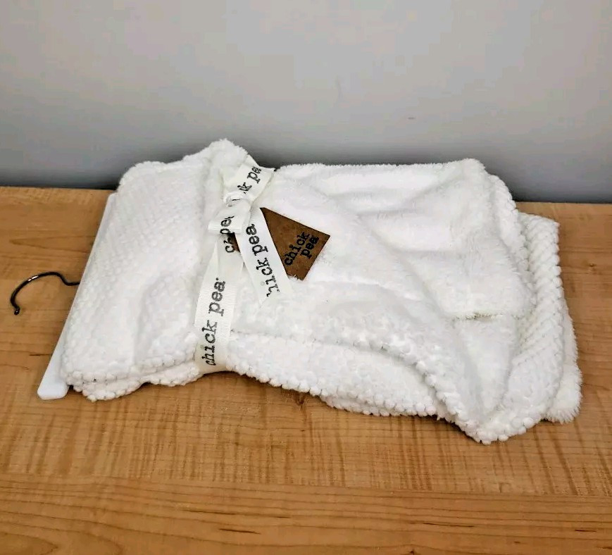 Chick Pea Baby Blanket White Unisex Reversible Plush Textured 40”x30” with Tags